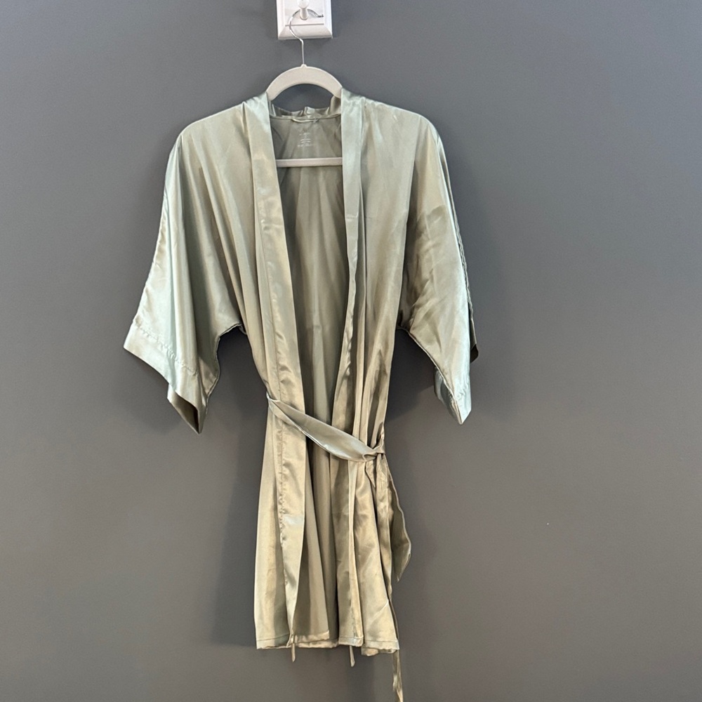 Chic Satin Kimono in Soft Green